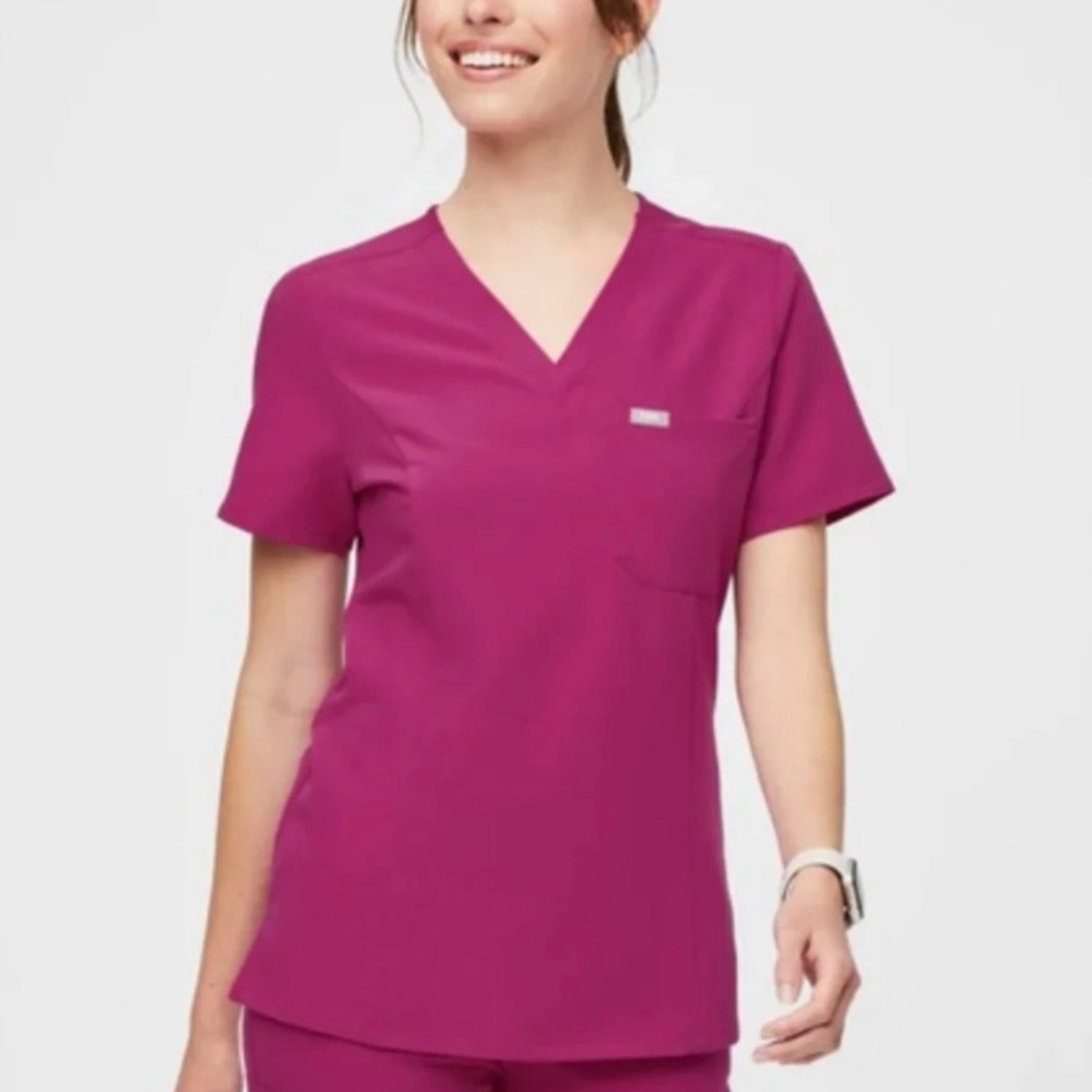 Catarina One-Pocket Scrub Top || Raspberry Sorbet || Figs